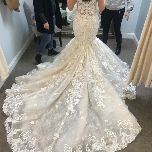 Wedding dress - Picture 2 of 2